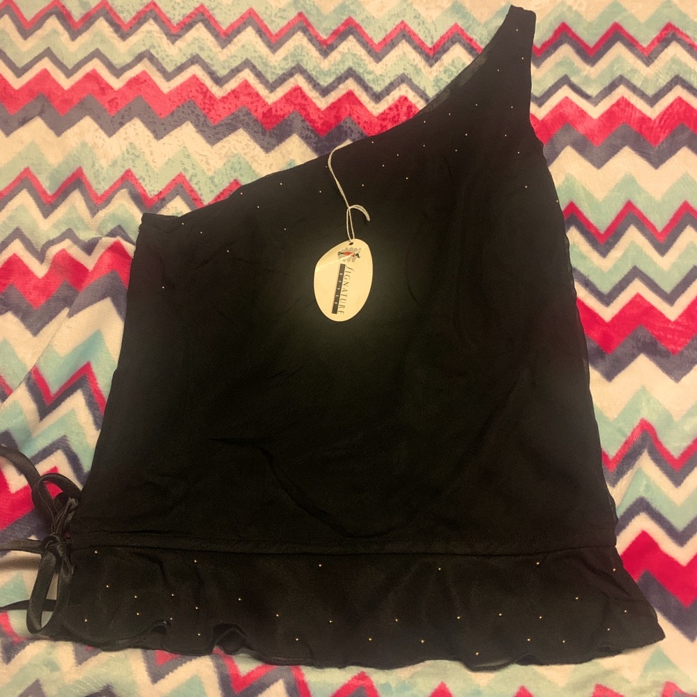 Women’s small signature style one shoulder tunic